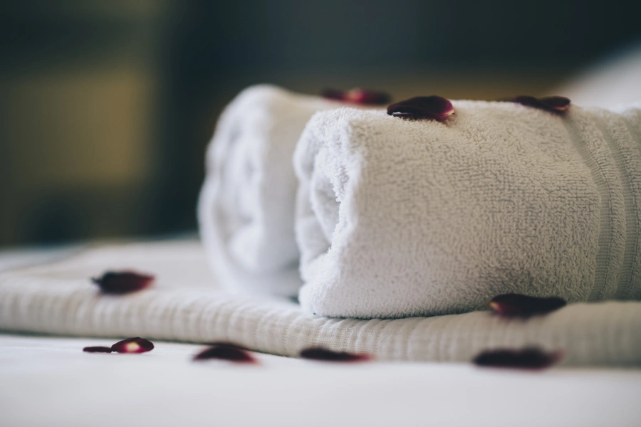 Why Airbnb Hosts Should Invest In Regular Cleaning Services Shirley, NY